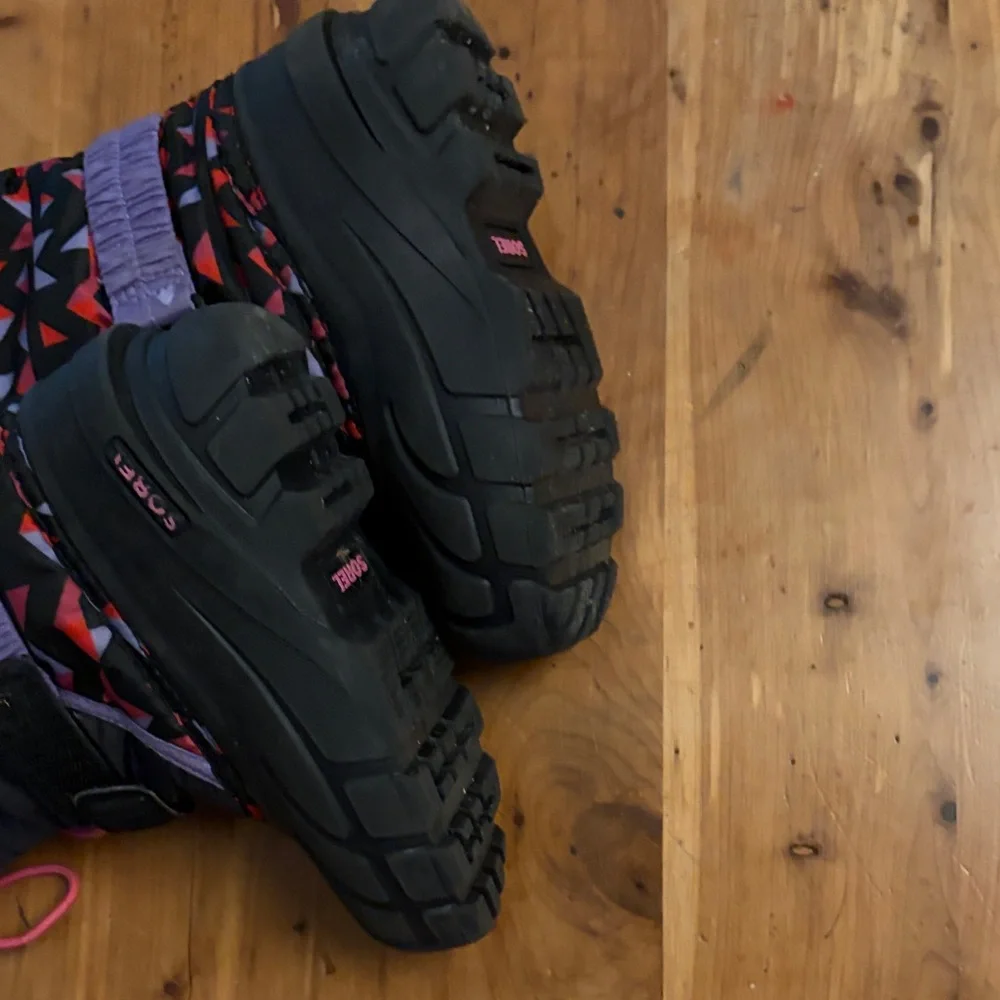Sorel Kids Winter Snow Boots in Black and Pink